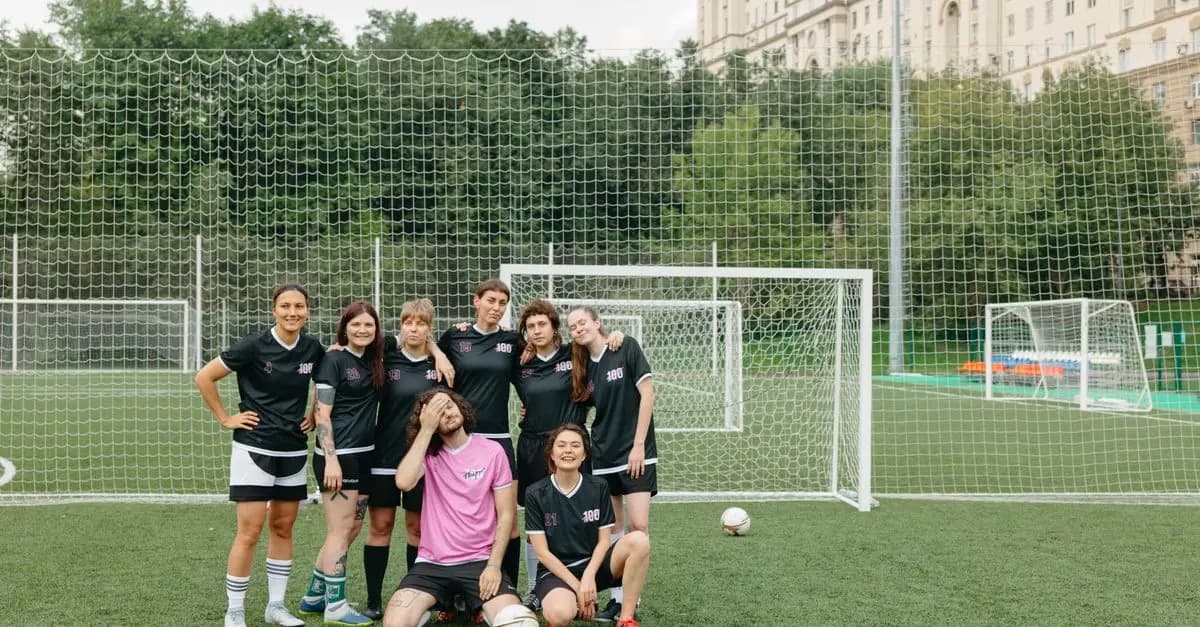 Les parcours étonnants de footballeurs méconnus à découvrir