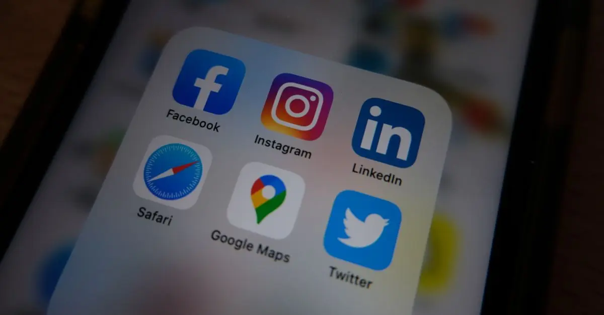 Quel est l'impact des médias sociaux sur les joueurs de football