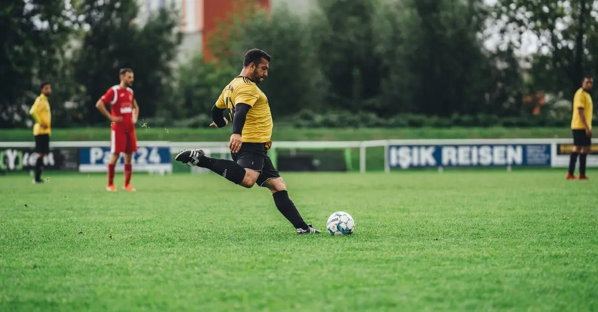 Comment écrire une biographie de footballeur inspirante
