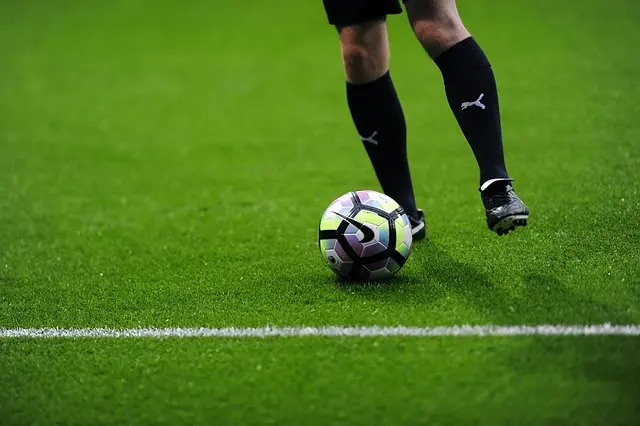 Les biographies captivantes de footballeurs héroïques