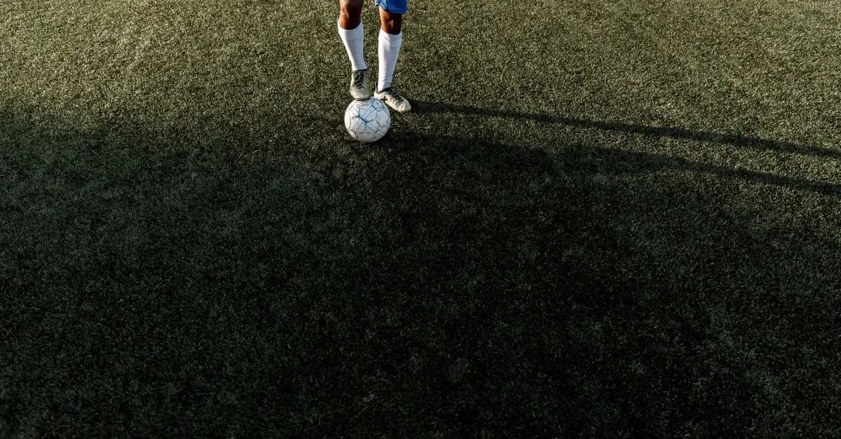 Les 10 footballeurs dont la biographie vous surprendra
