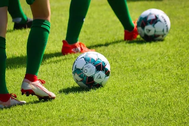 Biographies de footballeurs méconnus : Histoires à découvrir