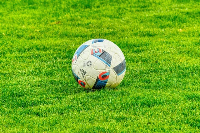 Les récits de vie des footballeurs phares du XXIe siècle